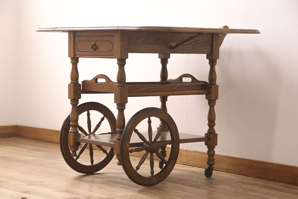 中古　木製の車輪が付いた、可愛らしいデザインが魅力のワゴンテーブル(キッチンワゴン、トロリー、バタフライテーブル、ドロップリーフテーブル)(R-051628)