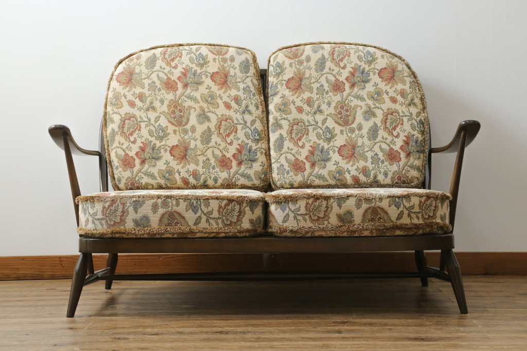 中古　美品!!　ERCOL(アーコール)　ボタニカル柄のファブリックが上品な2人掛けソファ(アームソファ、2Pソファ、二人掛け、英国、北欧)(R-075022)