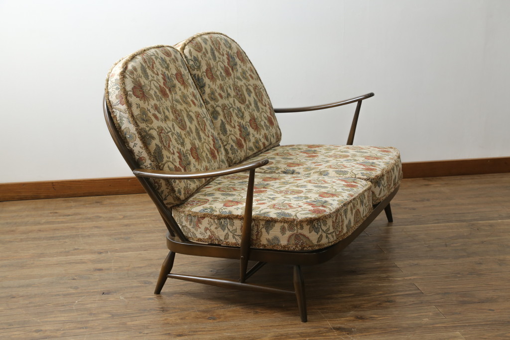 中古　美品!!　ERCOL(アーコール)　ボタニカル柄のファブリックが上品な2人掛けソファ(アームソファ、2Pソファ、二人掛け、英国、北欧)(R-075022)