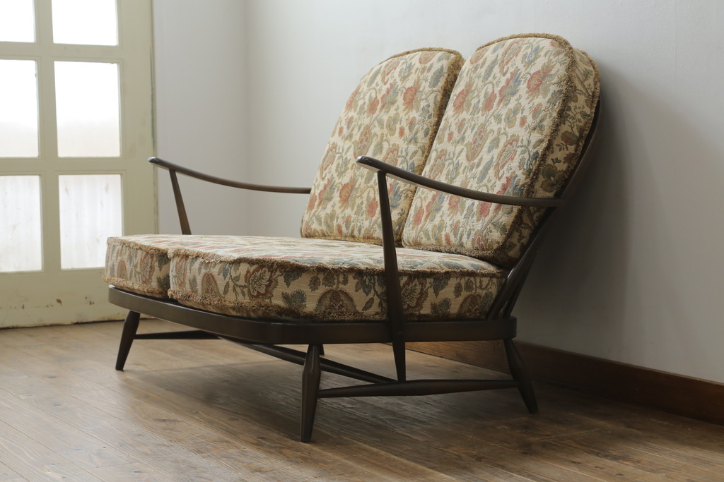 中古　美品!!　ERCOL(アーコール)　ボタニカル柄のファブリックが上品な2人掛けソファ(アームソファ、2Pソファ、二人掛け、英国、北欧)(R-075022)