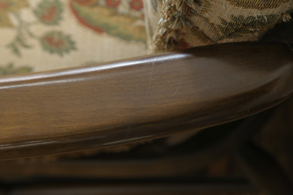 中古　美品!!　ERCOL(アーコール)　ボタニカル柄のファブリックが上品な2人掛けソファ(アームソファ、2Pソファ、二人掛け、英国、北欧)(R-075022)