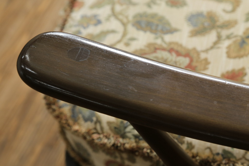 中古　美品!!　ERCOL(アーコール)　ボタニカル柄のファブリックが上品な2人掛けソファ(アームソファ、2Pソファ、二人掛け、英国、北欧)(R-075022)
