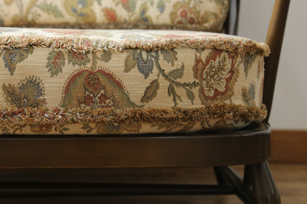 中古　美品!!　ERCOL(アーコール)　ボタニカル柄のファブリックが上品な2人掛けソファ(アームソファ、2Pソファ、二人掛け、英国、北欧)(R-075022)