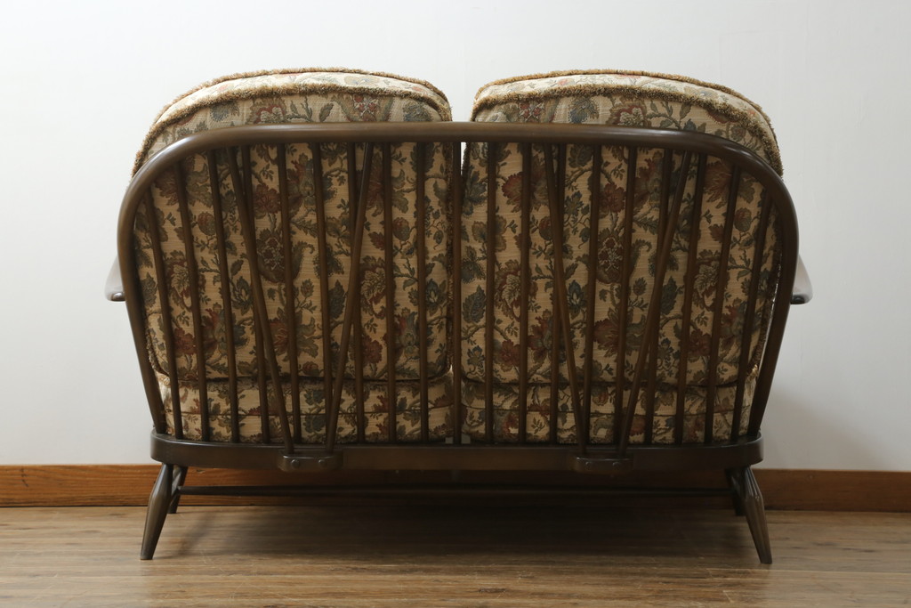 中古　美品!!　ERCOL(アーコール)　ボタニカル柄のファブリックが上品な2人掛けソファ(アームソファ、2Pソファ、二人掛け、英国、北欧)(R-075022)