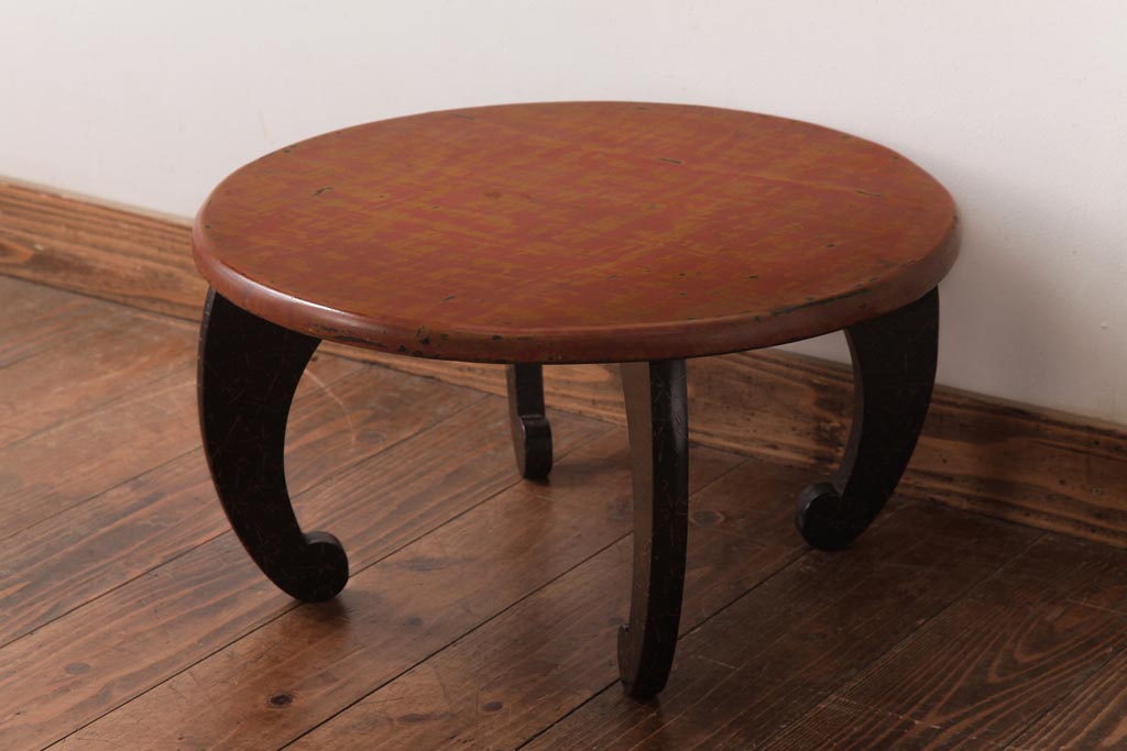 アンティーク家具　漆塗り　個性的な脚が目を引く珍しいデザインのちゃぶ台(丸テーブル)(R-037355)