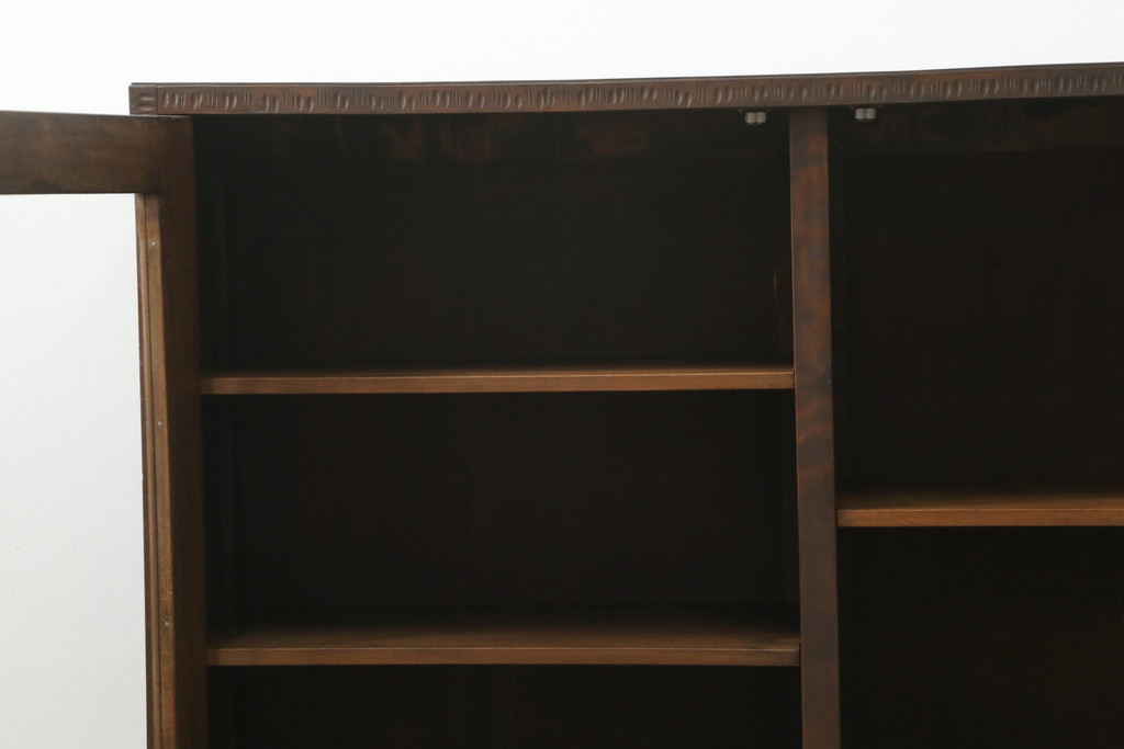 中古　軽井沢彫り　細やかな桜の彫刻が魅力の収納棚(飾り棚、戸棚、サイドキャビネット、サイドボード、本箱、ブックケース)(R-067433)
