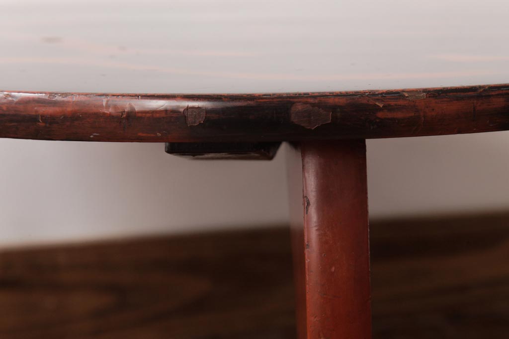 アンティーク家具　漆塗り　個性的な脚が目を引く珍しいデザインのちゃぶ台(丸テーブル)(R-037354)