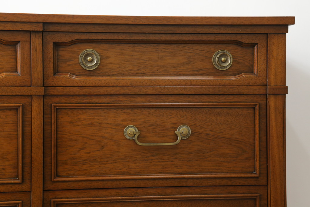 中古　DREXEL HERITAGE(ドレクセルヘリテイジ)　Triune(トライユン)　上品な佇まいが魅力のマホガニー材製サイドボード(サイドチェスト、引き出し、ドロワー)(定価約70万円)(R-066077)