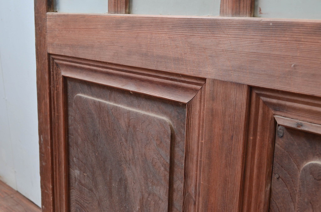 アンティーク建具　上手物!!　腰板欅(ケヤキ)材　素朴な木味が魅力的な作りの良い玄関戸2枚セット(引き戸、ガラス戸)(R-081081)