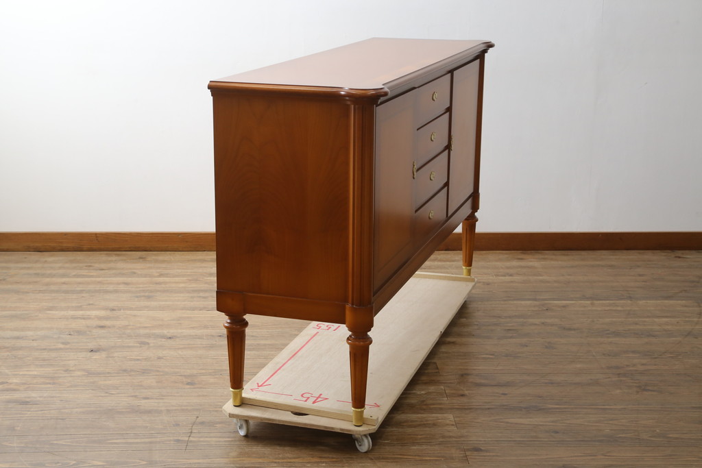 中古　美品　ドイツ　高級家具メーカー　WARRINGS INTERIEUR(ウォーリングス)社　クラシカルな雰囲気の象嵌入りサイドボード(サイドキャビネット、リビングボード、収納棚、戸棚)(定価約150万円)(R-082227)