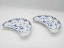 デンマーク　ROYAL　COPENHAGEN(ロイヤルコペンハーゲン)　ブルーフルーテッド　フルレース　クレセント　ディッシュ2客セット(変形皿、三門型、洋食器、プレート)(定価約88000円)(R-062590)