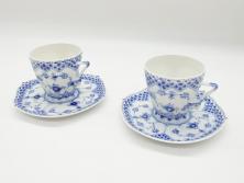 デンマーク　ROYAL　COPENHAGEN(ロイヤルコペンハーゲン)　ブルーフルーテッド　フルレース　ペア　コーヒーカップ&ソーサー2客セット(洋食器)(定価約110000円)(R-062595)