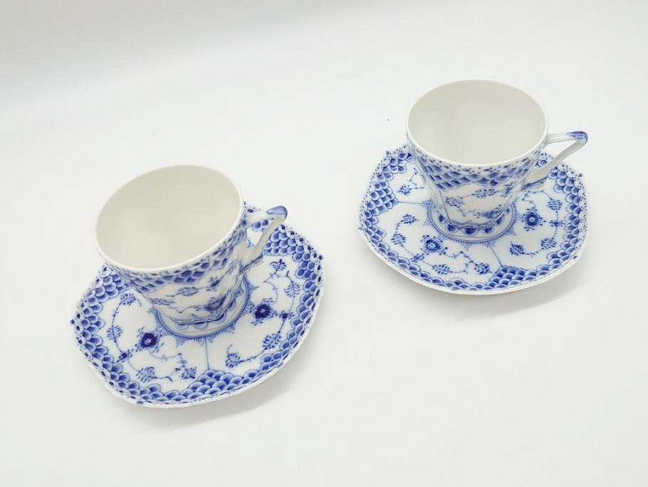 デンマーク　ROYAL　COPENHAGEN(ロイヤルコペンハーゲン)　ブルーフルーテッド　フルレース　ペア　コーヒーカップ&ソーサー2客セット(洋食器)(定価約110000円)(R-062595)