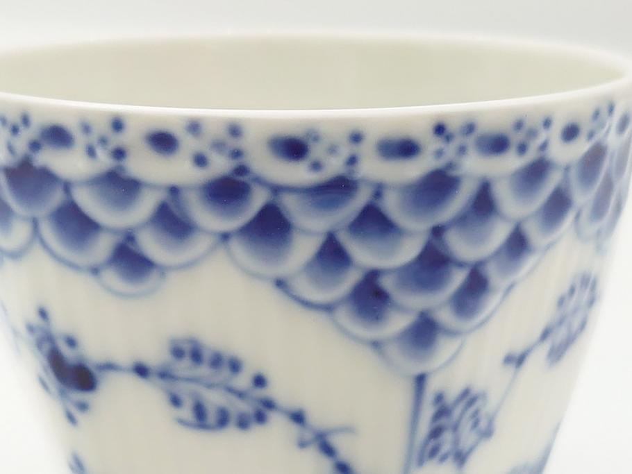 デンマーク　ROYAL　COPENHAGEN(ロイヤルコペンハーゲン)　ブルーフルーテッド　フルレース　ペア　コーヒーカップ&ソーサー2客セット(洋食器)(定価約110000円)(R-062595)