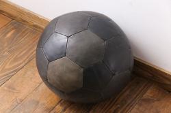 【買取】de Sede(デセデ)　サッカーボール型　本革(レザー)製クッション・バイカラーブラックを買取りました。