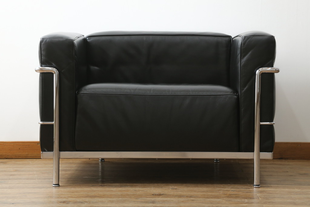 中古　美品　Cassina(カッシーナ)　ル・コルビュジエ(Le Corbusier)  LC3 　DURABLE(デュラーブル)　スタイリッシュな空間を演出する1人掛けソファ(1Pソファ、一人掛け)(定価推定約125万円)(R-058870)