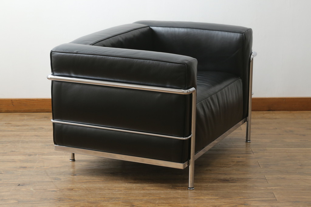 中古　美品　Cassina(カッシーナ)　ル・コルビュジエ(Le Corbusier)  LC3 　DURABLE(デュラーブル)　スタイリッシュな空間を演出する1人掛けソファ(1Pソファ、一人掛け)(定価推定約125万円)(R-058870)