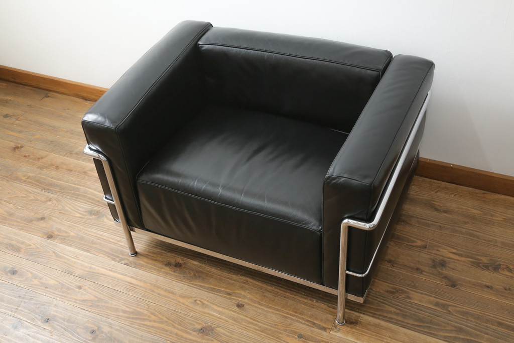 中古　美品　Cassina(カッシーナ)　ル・コルビュジエ(Le Corbusier)  LC3 　DURABLE(デュラーブル)　スタイリッシュな空間を演出する1人掛けソファ(1Pソファ、一人掛け)(定価推定約125万円)(R-058870)