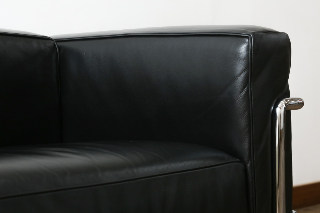 中古　美品　Cassina(カッシーナ)　ル・コルビュジエ(Le Corbusier)  LC3 　DURABLE(デュラーブル)　スタイリッシュな空間を演出する1人掛けソファ(1Pソファ、一人掛け)(定価推定約125万円)(R-058870)
