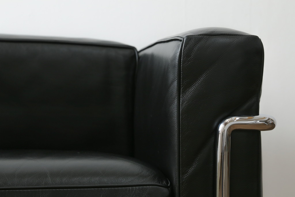 中古　美品　Cassina(カッシーナ)　ル・コルビュジエ(Le Corbusier)  LC3 　DURABLE(デュラーブル)　スタイリッシュな空間を演出する1人掛けソファ(1Pソファ、一人掛け)(定価推定約125万円)(R-058870)