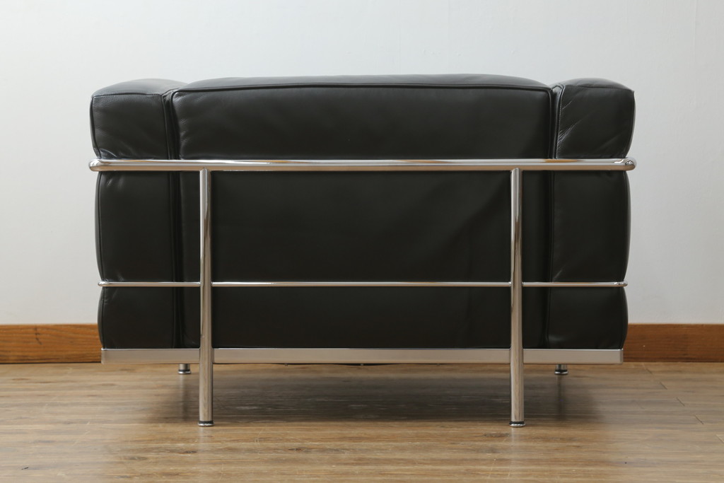 中古　美品　Cassina(カッシーナ)　ル・コルビュジエ(Le Corbusier)  LC3 　DURABLE(デュラーブル)　スタイリッシュな空間を演出する1人掛けソファ(1Pソファ、一人掛け)(定価推定約125万円)(R-058870)
