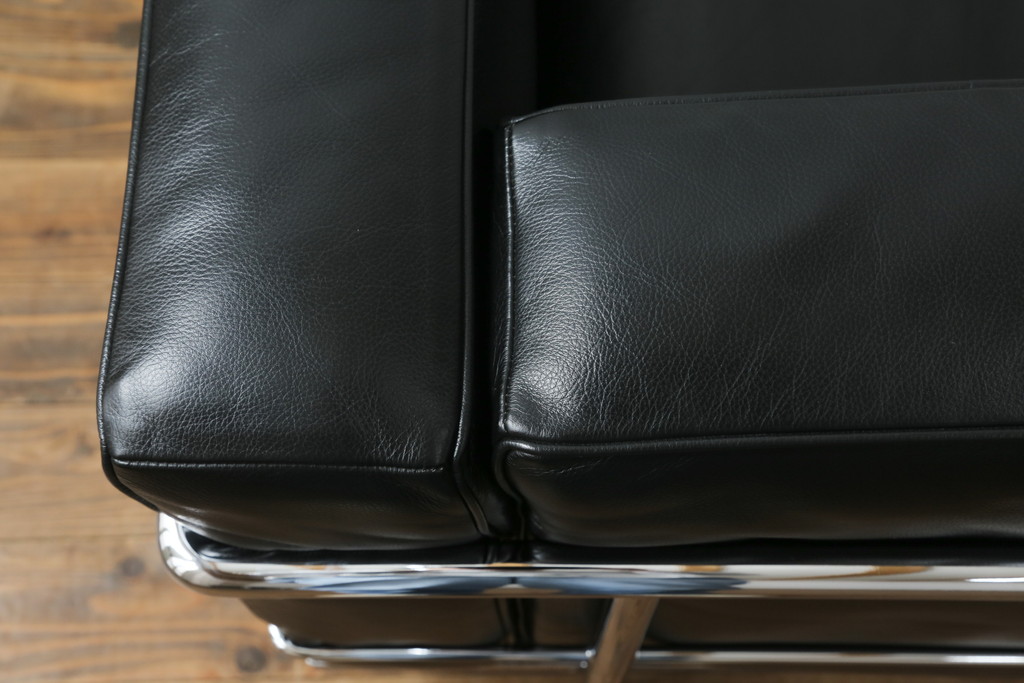 中古　美品　Cassina(カッシーナ)　ル・コルビュジエ(Le Corbusier)  LC3 　DURABLE(デュラーブル)　スタイリッシュな空間を演出する1人掛けソファ(1Pソファ、一人掛け)(定価推定約125万円)(R-058870)