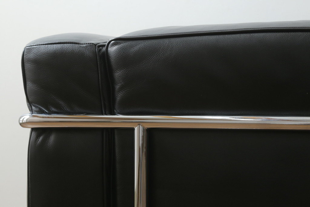 中古　美品　Cassina(カッシーナ)　ル・コルビュジエ(Le Corbusier)  LC3 　DURABLE(デュラーブル)　スタイリッシュな空間を演出する1人掛けソファ(1Pソファ、一人掛け)(定価推定約125万円)(R-058870)