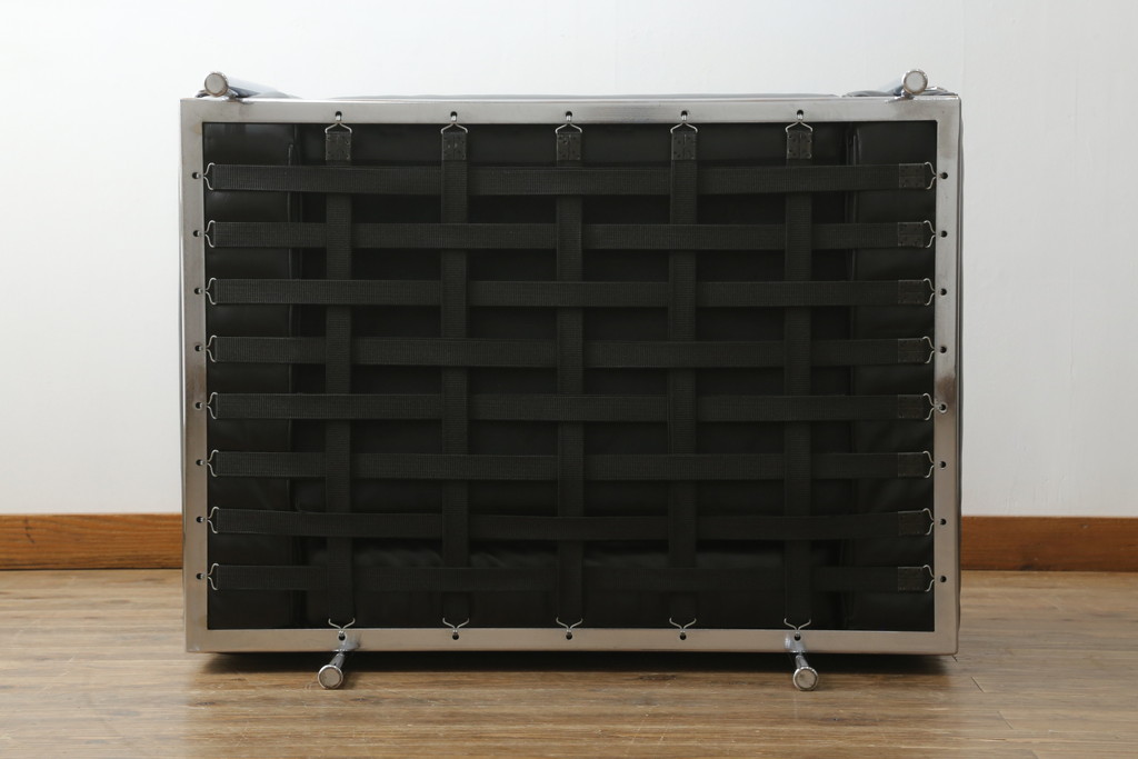 中古　美品　Cassina(カッシーナ)　ル・コルビュジエ(Le Corbusier)  LC3 　DURABLE(デュラーブル)　スタイリッシュな空間を演出する1人掛けソファ(1Pソファ、一人掛け)(定価推定約125万円)(R-058870)