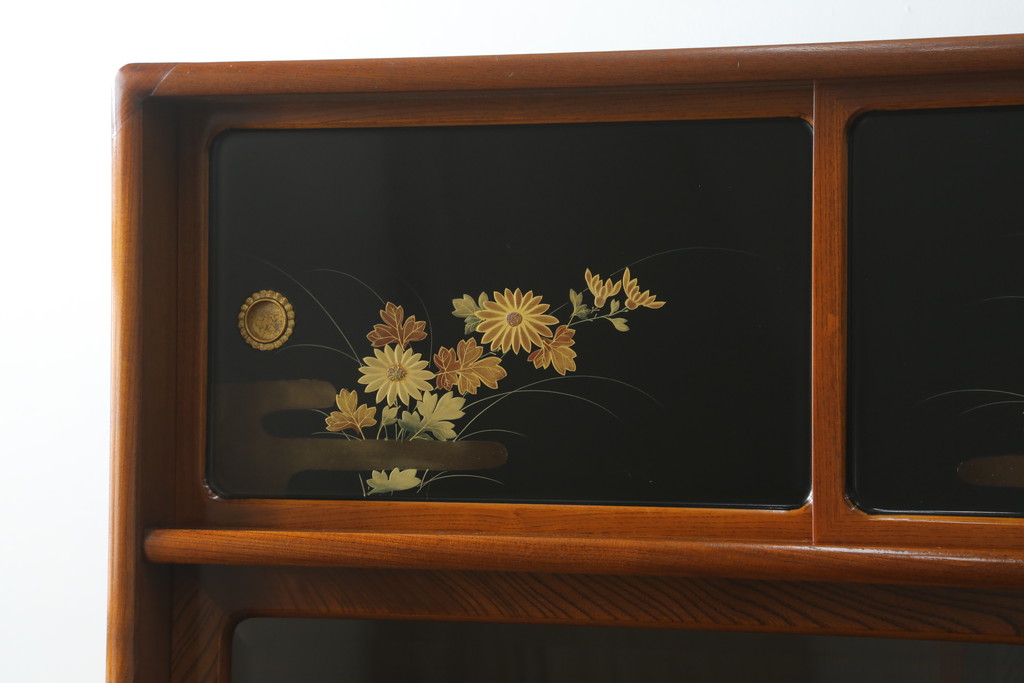 和製ビンテージ　高級工芸家具　蒔絵師　長谷川雅英　欅(ケヤキ)材　六尺　気品溢れる蒔絵や金具が美しい茶箪笥(キャビネット、茶棚、食器棚、収納棚、ヴィンテージ)(R-060821)