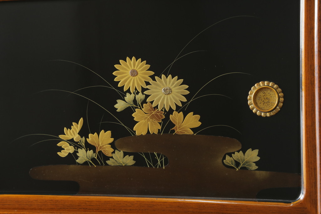 和製ビンテージ　高級工芸家具　蒔絵師　長谷川雅英　欅(ケヤキ)材　六尺　気品溢れる蒔絵や金具が美しい茶箪笥(キャビネット、茶棚、食器棚、収納棚、ヴィンテージ)(R-060821)