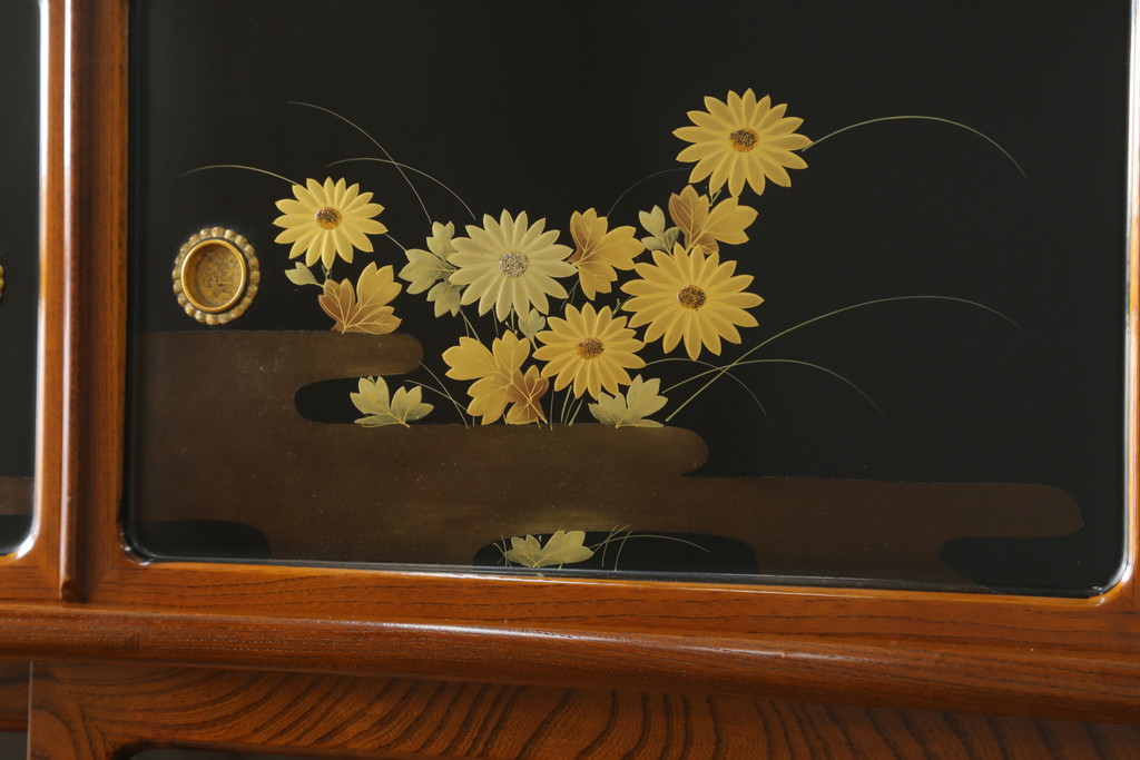 和製ビンテージ　高級工芸家具　蒔絵師　長谷川雅英　欅(ケヤキ)材　六尺　気品溢れる蒔絵や金具が美しい茶箪笥(キャビネット、茶棚、食器棚、収納棚、ヴィンテージ)(R-060821)