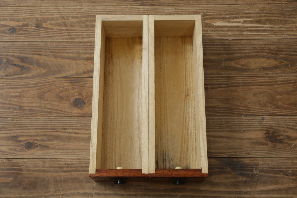 中古　美品　松本伝統　指物工芸家具　総欅(ケヤキ)材　漆塗り　落ち着いた雰囲気の上質な文机(両袖机、座机、ローテーブル、ワークデスク、在宅用、在宅ワーク用)(定価約30万円)(R-082251)