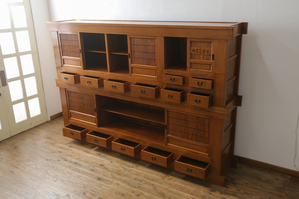 新品　未使用　在庫品　民芸家具　特大サイズ!　ニレ無垢材　和の空間作りに活躍する重ね9尺水屋箪笥(九尺水屋、サイドボード、和箪笥、収納棚)(R-050778)