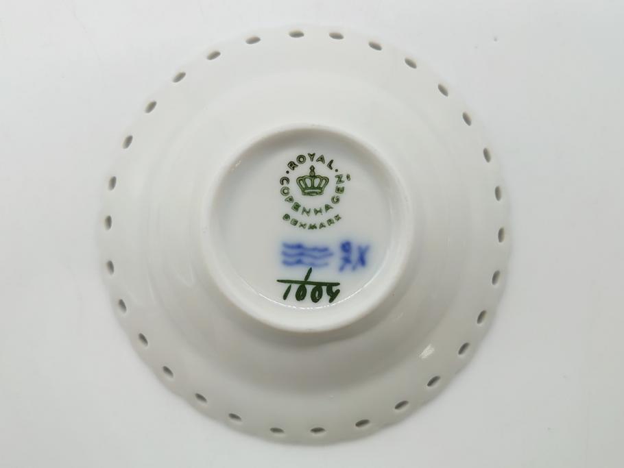 デンマーク　ROYAL COPENHAGEN(ロイヤルコペンハーゲン)　ブルーフルーテッド　フルレース　約7.5cm　ミニプレート2枚セット(洋食器、バタープレート)(定価約2万4千円)(R-062605)