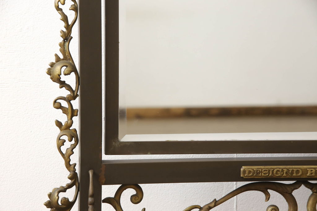 ヨーロッパヴィンテージ　イタリアデザイン　 細かなレリーフがエレガントさを演出する真鍮製の高級ミラー(スタンドミラー、姿見、ドレッサー、ビンテージ、鏡)(R-050502)