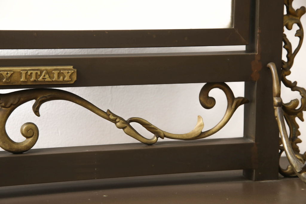 ヨーロッパヴィンテージ　イタリアデザイン　細かなレリーフがエレガントさを演出する真鍮製の高級ミラー(スタンドミラー、姿見、ドレッサー、ビンテージ、鏡)(R-050502)