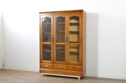 中古　美品　横浜クラシック家具　ダニエル(Daniel)　アーリーアメリカン　A-207書棚(L)　温かみのある木の色合いが魅力的な前面ガラスのキャビネット(本棚、ブックケース、本箱、ブックシェルフ、飾り棚、戸棚、収納棚)(定価約121万6千円)(R-081732)