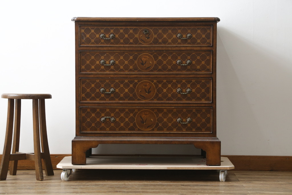 中古　美品　アメリカ高級家具メーカー　Jonathan Charles(ジョナサン　チャールズ)　Windsor Collection(ウィンザー コレクション)　フローラル　繊細なマーケットリーが美しいアンティーク調チェスト(サイドチェスト、引き出し、店舗什器、寄せ木細工)(定価約53万円)(R-082253)