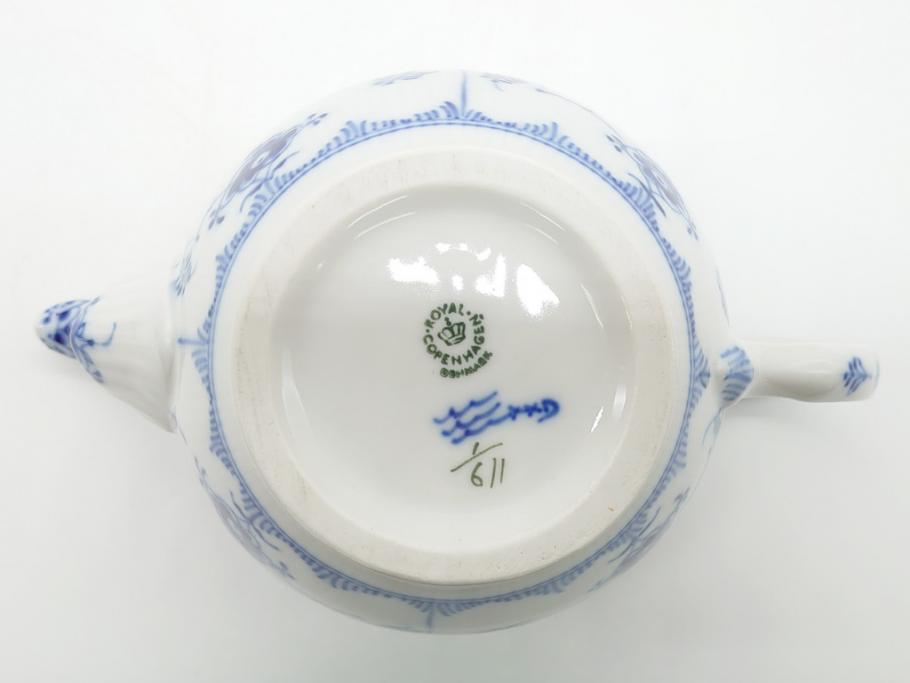 デンマーク　ROYAL　COPENHAGEN(ロイヤルコペンハーゲン)　ブルーフルーテッド　ハーフレース　ティーポット(洋食器)(定価約55000円)(R-062612)