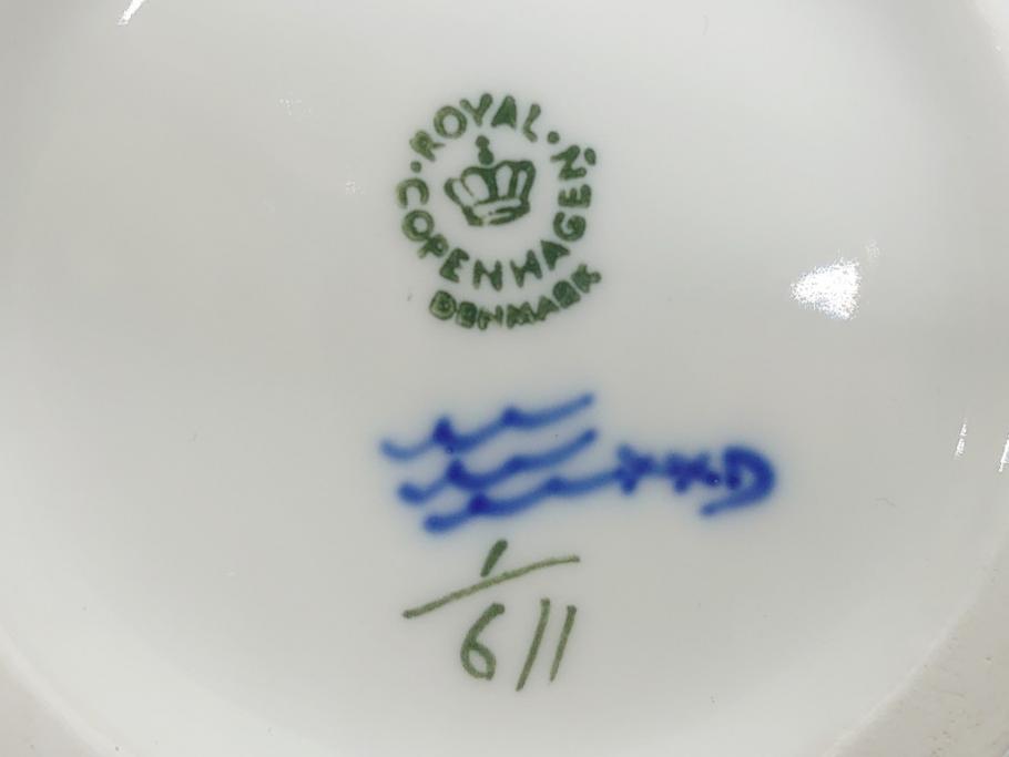 デンマーク　ROYAL　COPENHAGEN(ロイヤルコペンハーゲン)　ブルーフルーテッド　ハーフレース　ティーポット(洋食器)(定価約55000円)(R-062612)