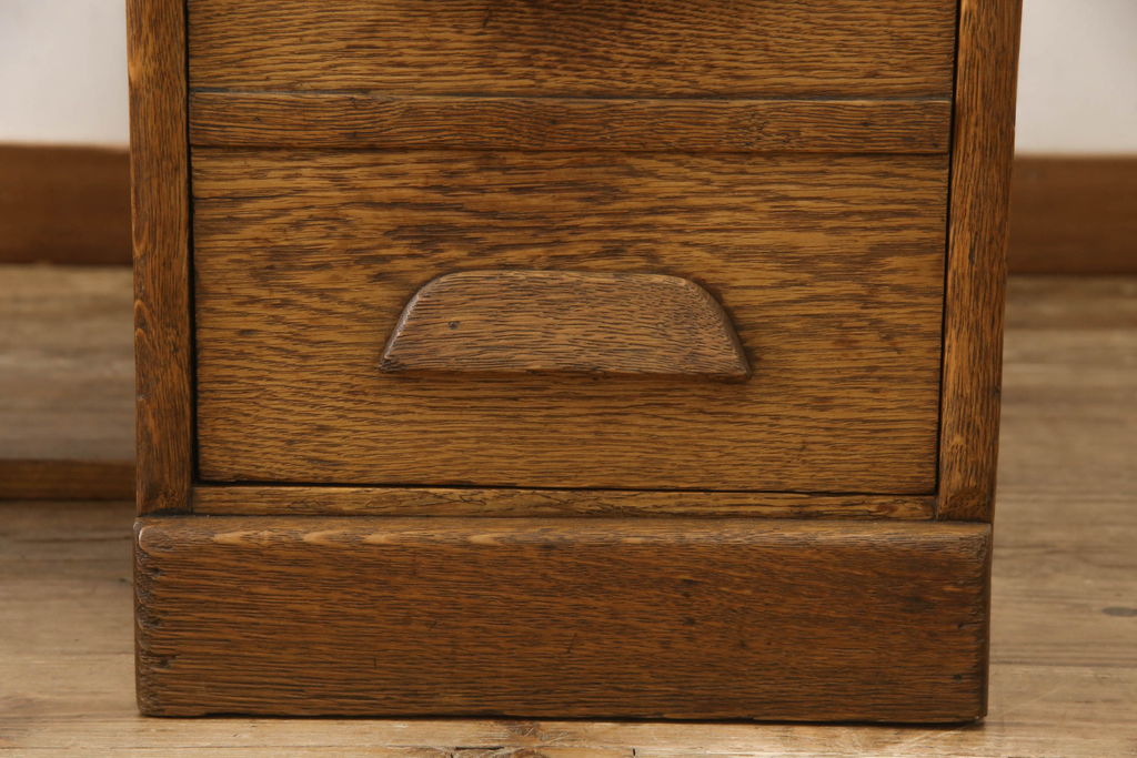 イギリスアンティーク　オーク材　使い込まれた木の風合いが貫録を漂わせるロールトップのライティングビューロー(ワークデスク、机、在宅ワーク、在宅用)(R-050252)