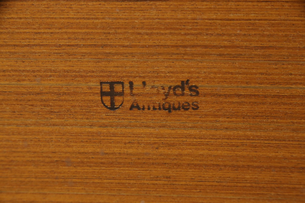 北欧ビンテージ　チーク材　Lloyd’s Antiques(ロイズ・アンティークス)取り扱い　G-PLAN(ジープラン)　ガラストップが格好良いローテーブル(リビングテーブル、センターテーブル、コーヒーテーブル、ヴィンテージ)(R-061828)