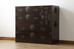 中古　美品!!　工芸家具　飛鳥欅箪笥　欅(ケヤキ)材　意匠を凝らした金具が素敵な水屋箪笥サイドボード(収納棚、戸棚、食器棚、カップボード、サイドキャビネット)(R-079221)