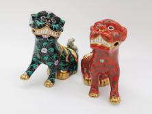 ヘレンド　ハンガリー　HEREND HVNGARY　シノワズリシリーズ　狛犬ペア　西安の黒・赤　右足・左足上げ　2点セット(こまいぬ、手描き、磁器、置物、飾り物、獅子、しし、シシ、HUNGARY)(R-075787)