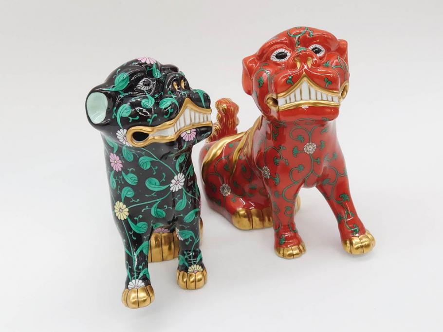 ヘレンド　ハンガリー　HEREND HVNGARY　シノワズリシリーズ　狛犬ペア　西安の黒・赤　右足・左足上げ　2点セット(こまいぬ、手描き、磁器、置物、飾り物、獅子、しし、シシ、HUNGARY)(R-075787)