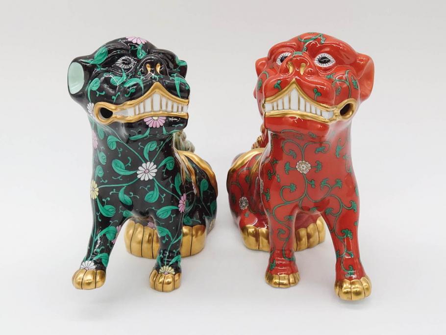 ヘレンド　ハンガリー　HEREND HVNGARY　シノワズリシリーズ　狛犬ペア　西安の黒・赤　右足・左足上げ　2点セット(こまいぬ、手描き、磁器、置物、飾り物、獅子、しし、シシ、HUNGARY)(R-075787)