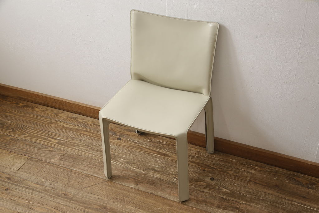 中古　Cassina(カッシーナ)　412　CAB(キャブ)　MARIO BELLINI(マリオベリーニ)　アイボリー　シンプルモダンな空間づくりに活躍するアームレスチェア(ダイニングチェア、椅子、イス)(定価約21万円)(R-059600)