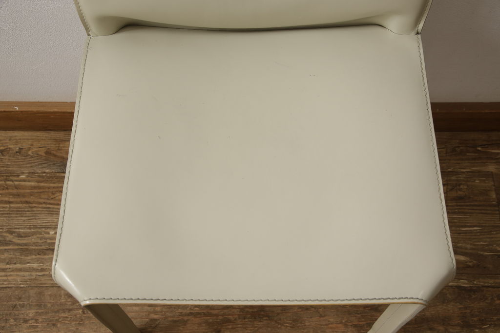 中古　Cassina(カッシーナ)　412　CAB(キャブ)　MARIO BELLINI(マリオベリーニ)　アイボリー　シンプルモダンな空間づくりに活躍するアームレスチェア(ダイニングチェア、椅子、イス)(定価約21万円)(R-059600)