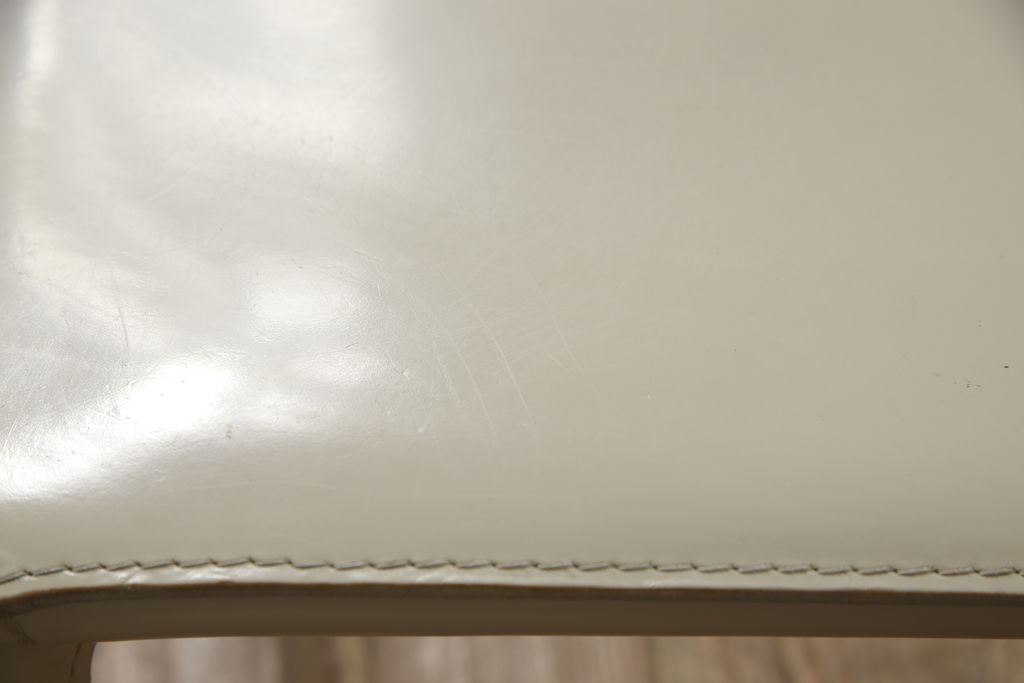 中古　Cassina(カッシーナ)　412　CAB(キャブ)　MARIO BELLINI(マリオベリーニ)　アイボリー　シンプルモダンな空間づくりに活躍するアームレスチェア(ダイニングチェア、椅子、イス)(定価約21万円)(R-059600)