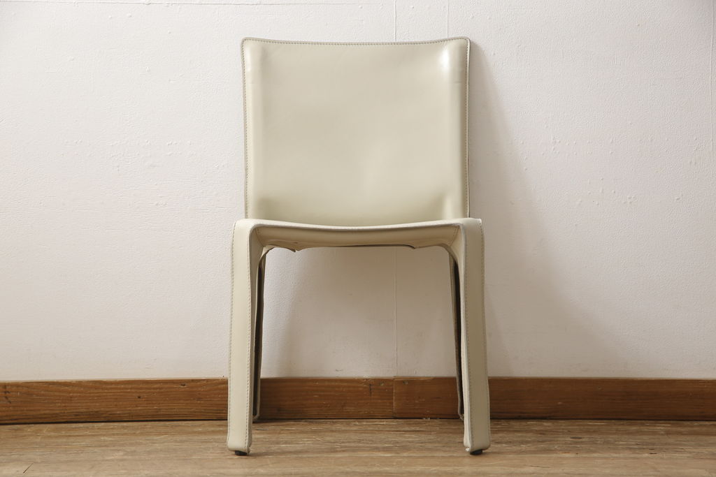 中古　Cassina(カッシーナ)　412　CAB(キャブ)　MARIO BELLINI(マリオベリーニ)　アイボリー　シンプルモダンな空間づくりに活躍するアームレスチェア(ダイニングチェア、椅子、イス)(定価約21万円)(R-059601)